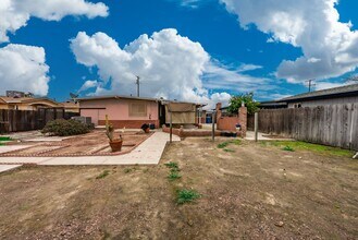 1214 Rodgers Rd in Hanford, CA - Building Photo - Building Photo