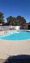 5136 Golden Ln, Unit B in Las Vegas, NV - Foto de edificio - Building Photo