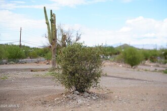 47015 N New River Rd in New River, AZ - Building Photo - Building Photo