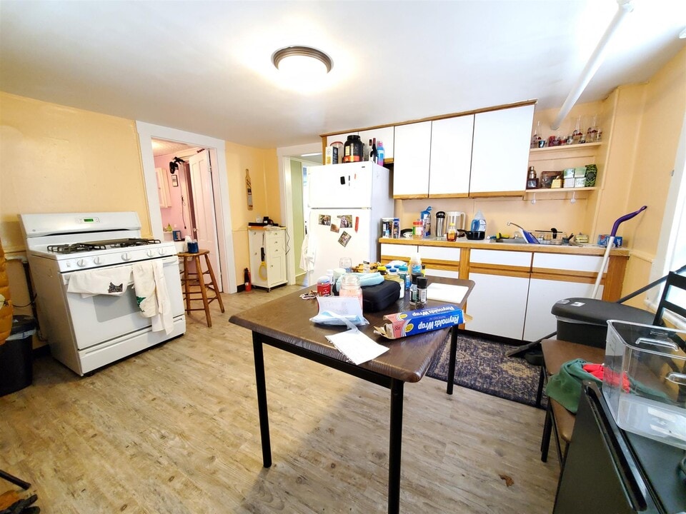 305 Rindge Ave in Cambridge, MA - Building Photo