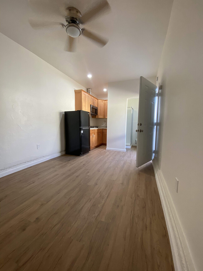 4645 Marine Ave, Unit A in Lawndale, CA - Foto de edificio - Building Photo