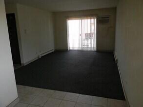 331 Hawthorne Cir, Unit 2 in Mount Prospect, IL - Building Photo - Building Photo