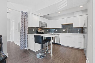 935 La Posada Dr, Unit 254 in Austin, TX - Foto de edificio - Building Photo