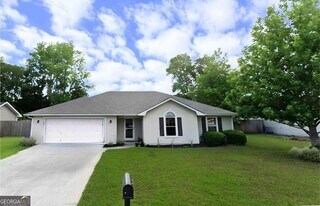 108 Honeysuckle Rd in Kingsland, GA - Building Photo