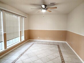 10306 Jockey Club Dr in Houston, TX - Building Photo - Building Photo