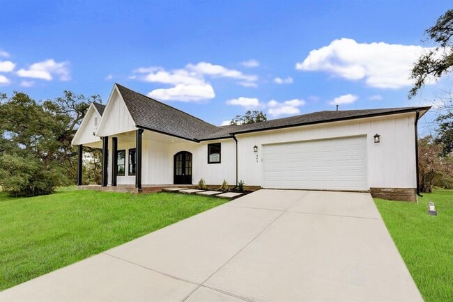 461 Rancho Chico Trail in Angleton, TX - Building Photo - Building Photo