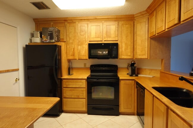 2274 Discovery Cir W in Deerfield Beach, FL - Building Photo - Building Photo