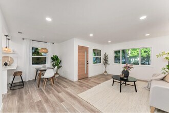 5370 Moddison Ave in Sacramento, CA - Building Photo - Building Photo