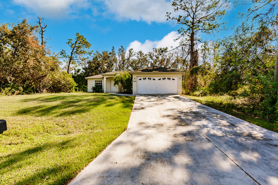 2590 De Garmo St in North Port, FL - Building Photo