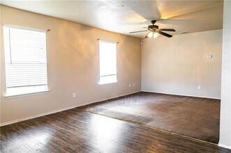 404 Kings Way Dr in Mansfield, TX - Foto de edificio - Building Photo