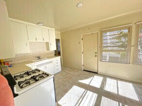 1700 Don Carlos Ave, Unit A in Glendale, CA - Foto de edificio - Building Photo