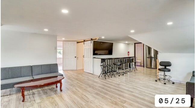 1724 W Main St in Stroudsburg, PA - Foto de edificio - Building Photo