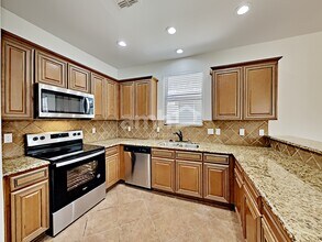 576 E Calle De Ocaso in Sahuarita, AZ - Building Photo - Building Photo