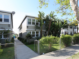 12224 W Washington Pl in Los Angeles, CA - Building Photo
