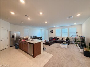7008 Dandelion Pk Ave in Las Vegas, NV - Building Photo - Building Photo