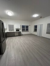 626 Main St in Dennis, MA - Foto de edificio - Building Photo