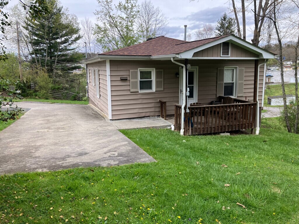 221 Burke Ave Rentals in Beckley, WV