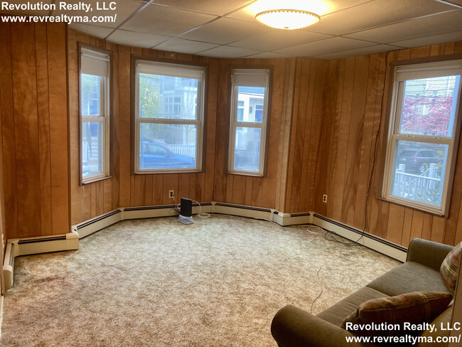 18 Rossmore St, Unit 1 in Somerville, MA - Building Photo - Building Photo