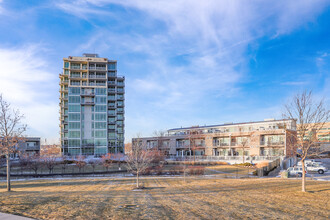 Riverfront Place - Tower I in Omaha, NE - Foto de edificio - Building Photo