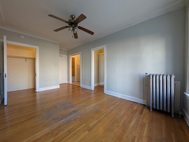 1160 N Dearborn St, Unit 209 in Chicago, IL - Building Photo - Building Photo