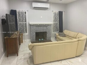 2242 Polk St in Hollywood, FL - Building Photo - Building Photo