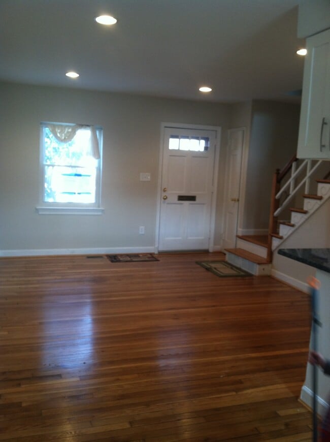 321 Mount Vernon Ave in Alexandria, VA - Foto de edificio - Building Photo