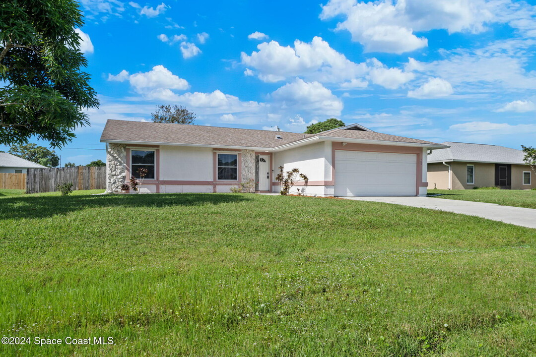 760 Highland Ave NW in Palm Bay, FL - Building Photo