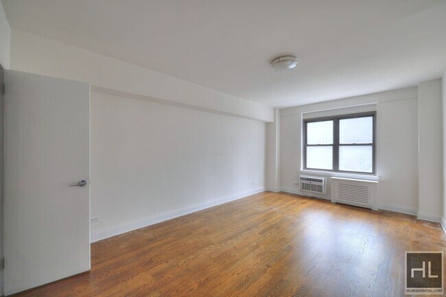 EAST 57 STREET in New York, NY - Building Photo - Building Photo