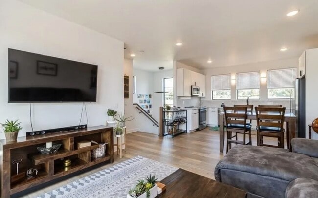 1393 Keosauqua Way in Des Moines, IA - Building Photo - Building Photo