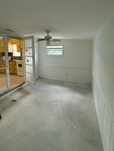 251 NW 49th Ave in Miami, FL - Foto de edificio - Building Photo