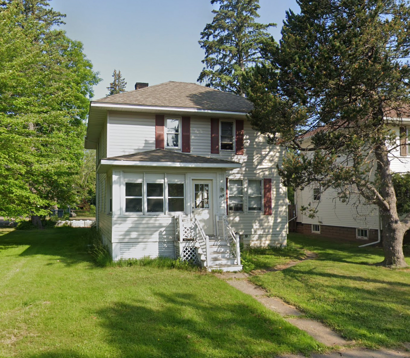 1509 Waverly Ave in Duluth, MN - Foto de edificio