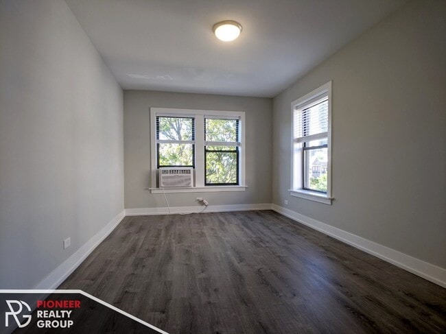 709 W Brompton Ave, Unit 707-33 in Chicago, IL - Foto de edificio - Building Photo