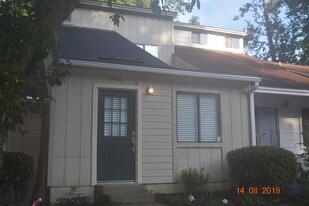 1802 Falconcrest St in Tallahassee, FL - Building Photo
