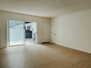 1261 Laurel Ave, Unit 08 in West Hollywood, CA - Building Photo - Building Photo