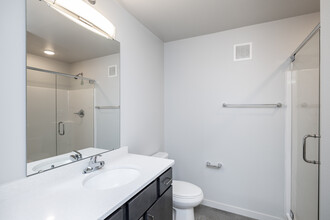 Gateway North in Fargo, ND - Building Photo - Interior Photo