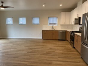 689 Stoneridge Dr in San Luis Obispo, CA - Building Photo - Building Photo