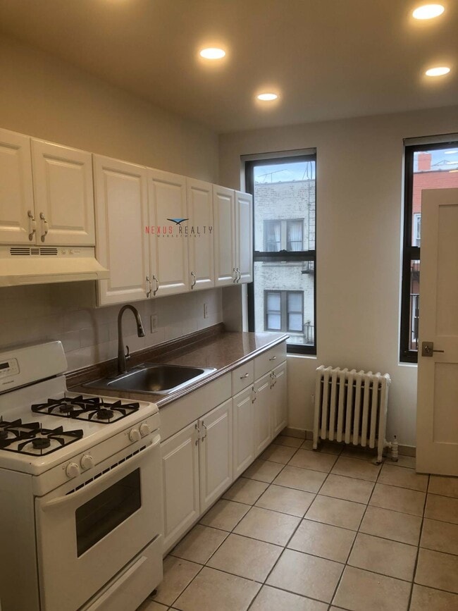 30-74-74 45th St in Queens, NY - Building Photo - Building Photo