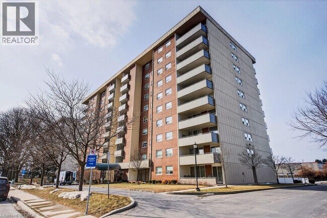 1425 Ghent Ave in Burlington, ON - Building Photo - Building Photo