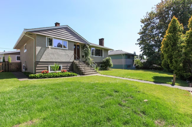 2956 Noel Dr in Burnaby, BC - Building Photo - Building Photo