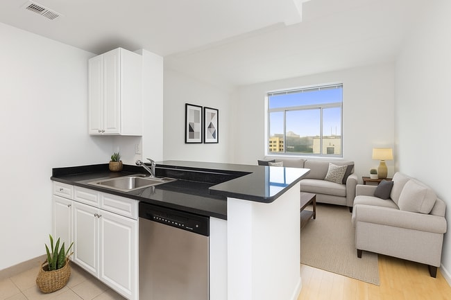 335 E 100th St, Unit 2202