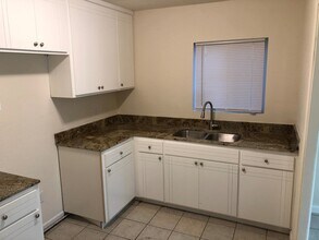 12698 1st Dr in Cutler, CA - Building Photo - Building Photo