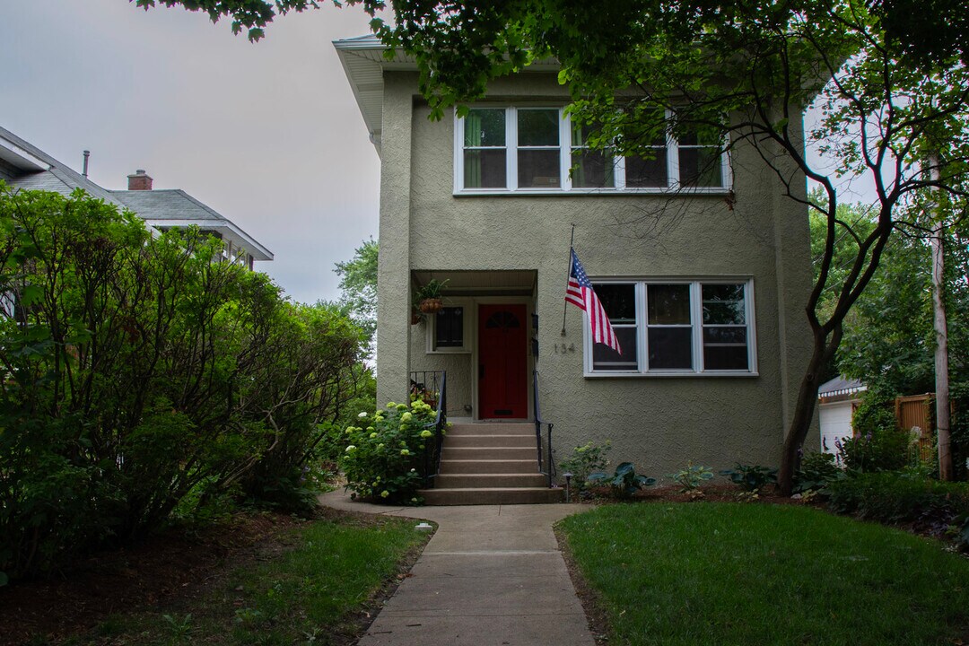 134 S Lombard Ave in Oak Park, IL - Building Photo