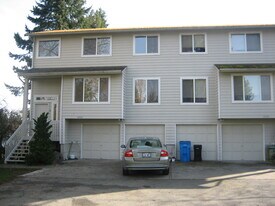 16524 Linden Ave N in Shoreline, WA - Building Photo