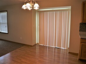 219 Hayfield Dr in Delaware, OH - Foto de edificio - Building Photo