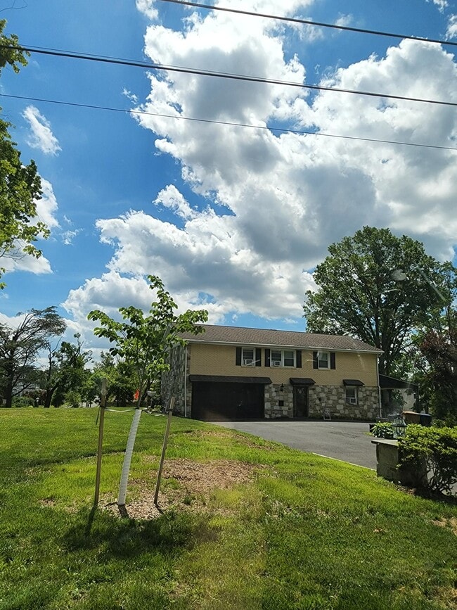 property at 901 Montgomery Ave