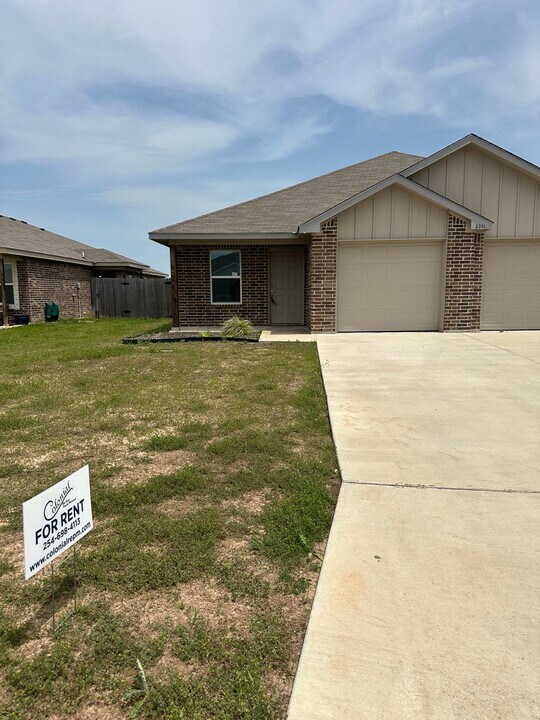 3311 Stonewall Dr in Temple, TX - Building Photo