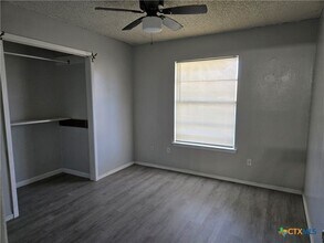 1129 Spruce St in Seguin, TX - Building Photo - Building Photo