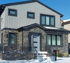 89 Kenneth Pl in New Hyde Park, NY - Building Photo