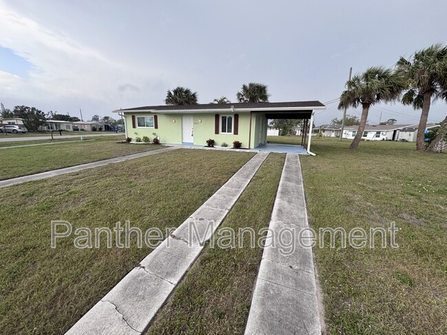 22374 Lasalle Rd in Port Charlotte, FL - Foto de edificio - Building Photo