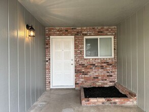 921 McGuire Dr in Modesto, CA - Building Photo - Building Photo